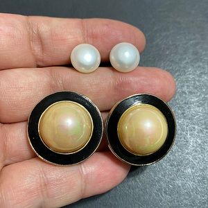 🖤HB💕faux pearl earrings & White real pearl earrings